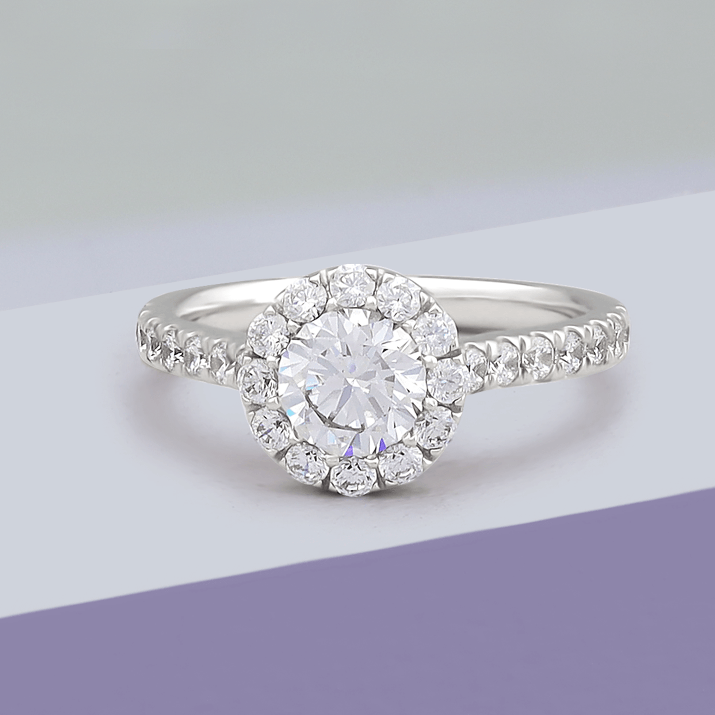 Essential 4-Pronged Round Ring_Product Angle_Creative Image
